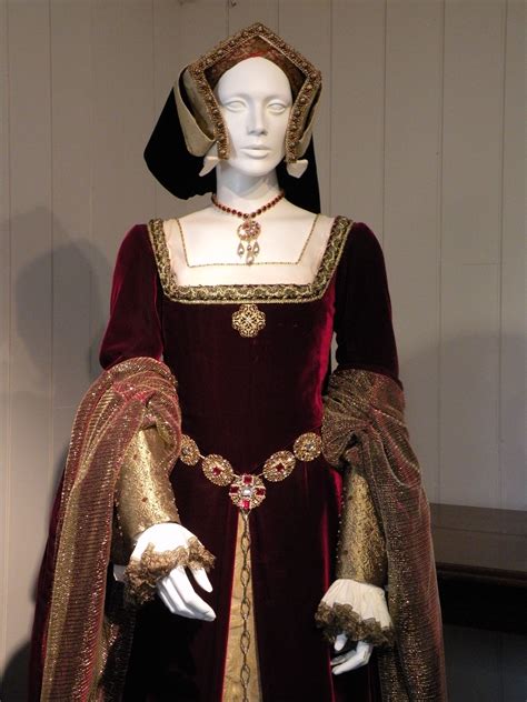 how people dressed in tudor times|picture of tudor clothes.